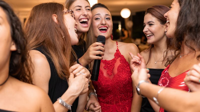 Soirée karaoke s'amuser entre filles