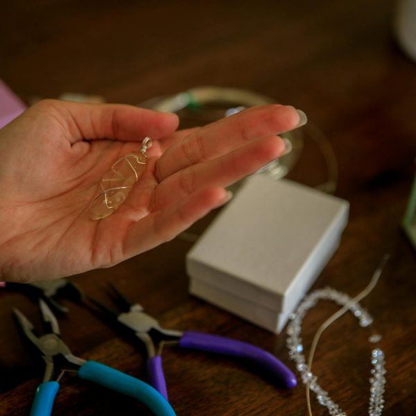 Création atelier bijoux féminins toulouse entre filles
