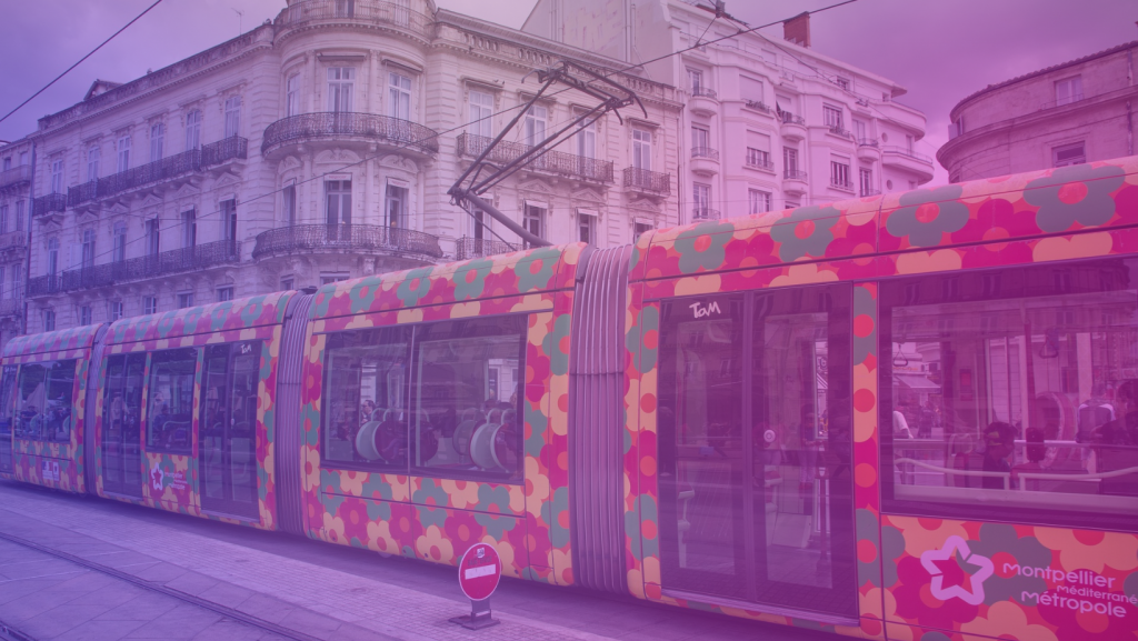 activité entre filles Montpellier tourisme tramway visite rue