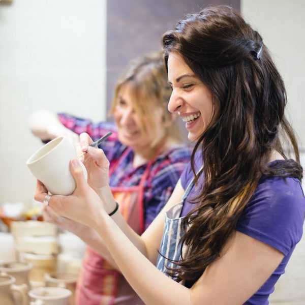 femmes atelier poterie activité entre filles