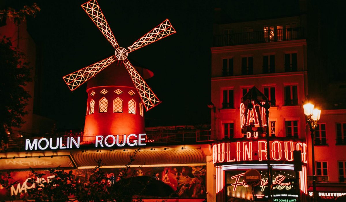 spectacle moulin rouge Paris visite activité entre femmes