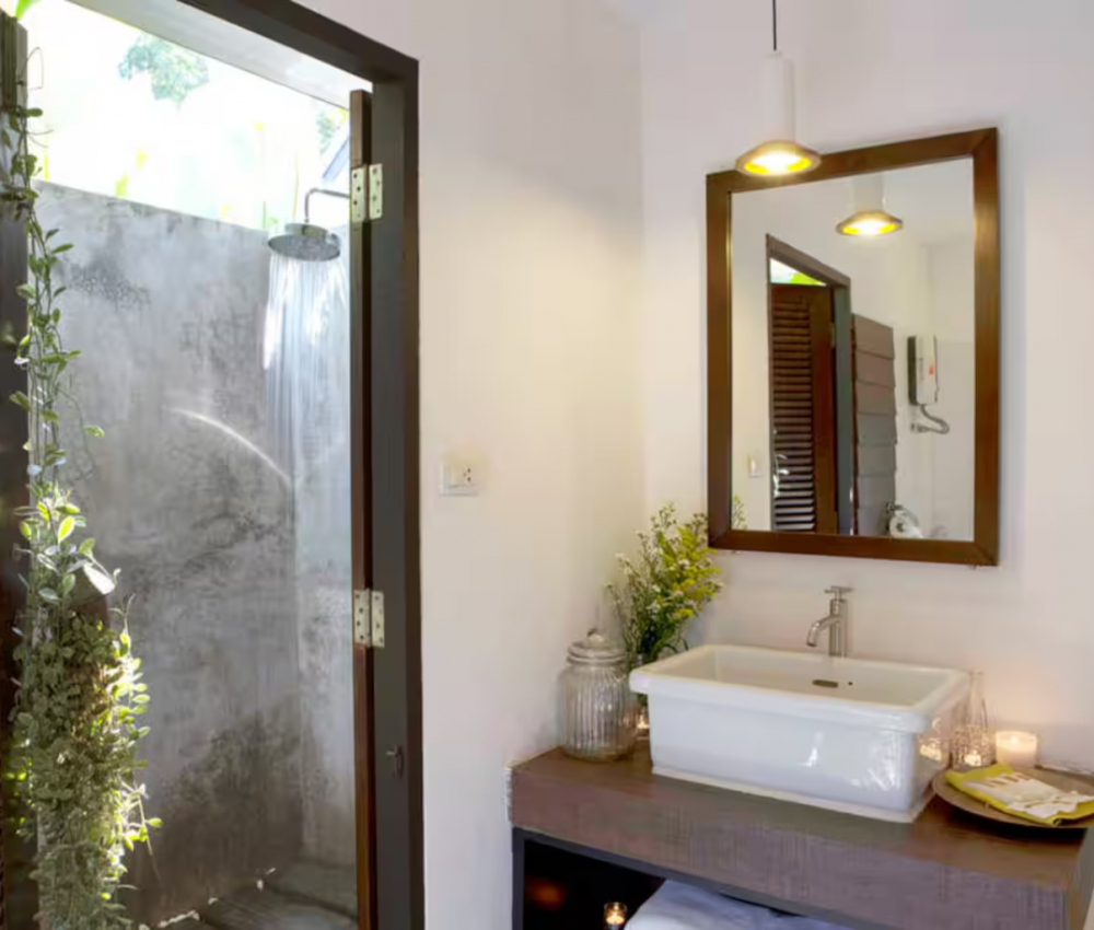 douche externe, séjour entre filles